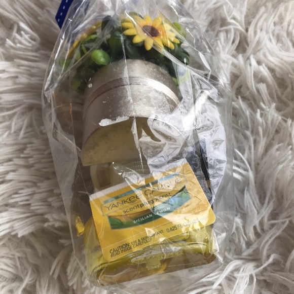 YANKEE CANDLE SCENTPLUG DIFFUSER WATERING CAN DAISIES SICILIAN LEMON - Picture 4 of 5